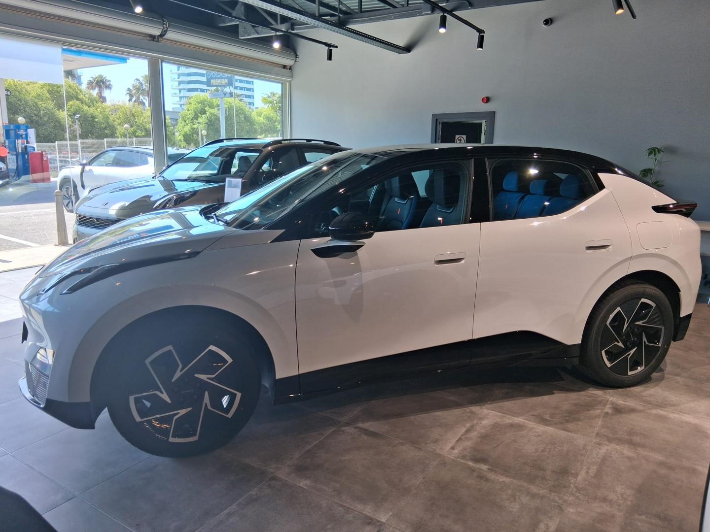 02 BEV 66KWH CORE 272 5P